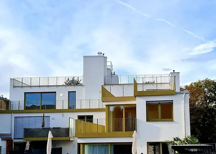 דירה With Parking, Beautiful Surroundings